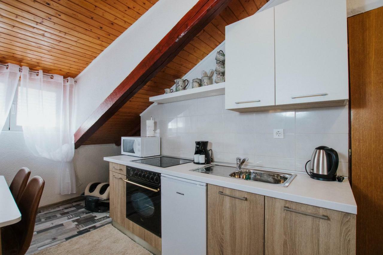 Apartment Toma โตรกีร์ ภายนอก รูปภาพ